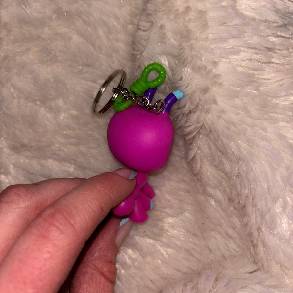 Littlest Pet Shop Pink Keychain - Picture 4 of 5